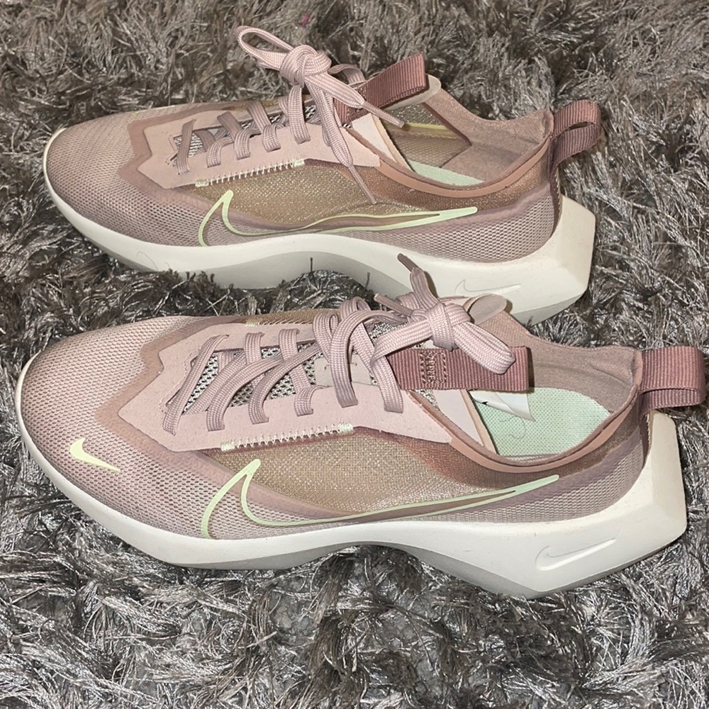 NIKE VISTA LITE “FOSSIL STONE “